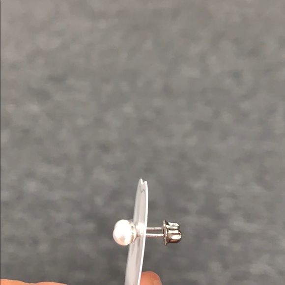 Sterling Silver 3,4, 5mm Pearl Girls stud Earrings - Picture 5 of 6